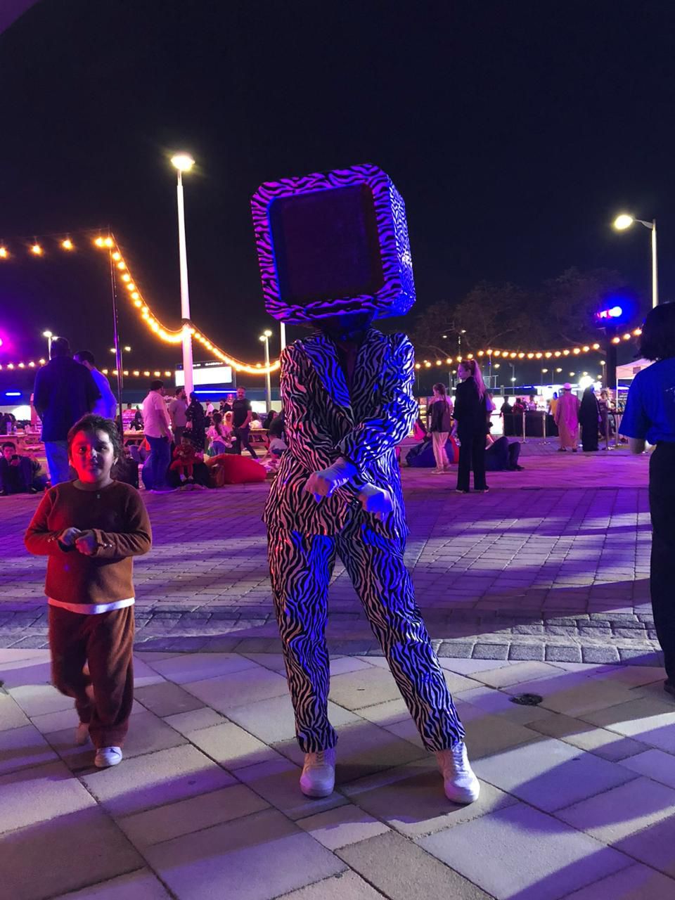 Black and White TV head