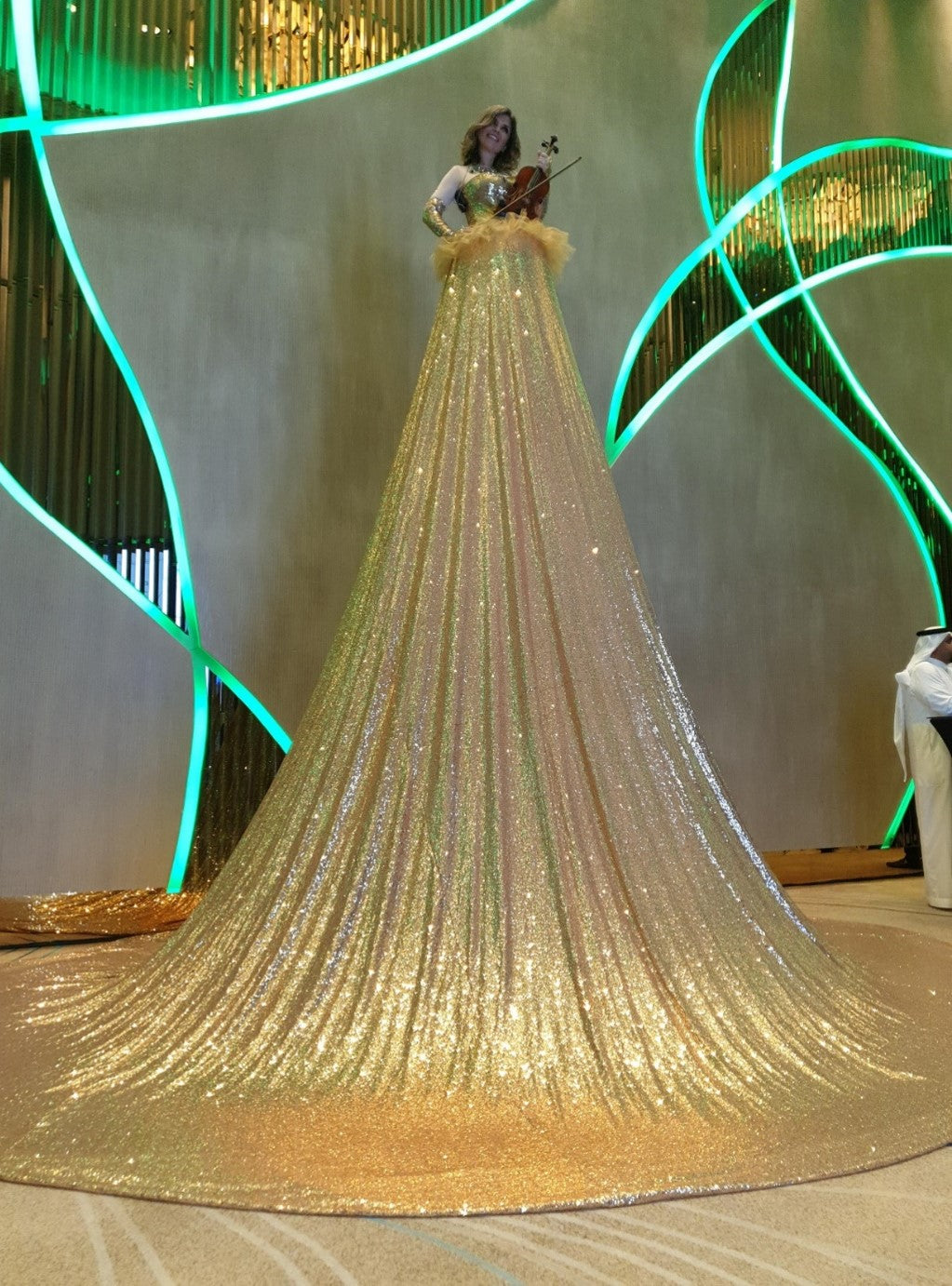 Giant Skirt Violinist