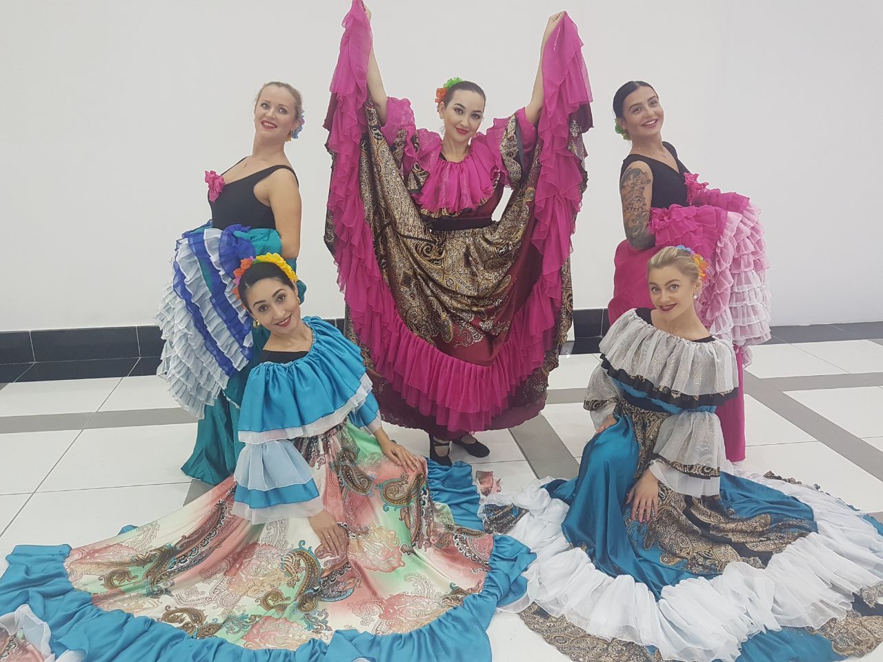 Gipsy dancers and hostess by Fidelio Arts