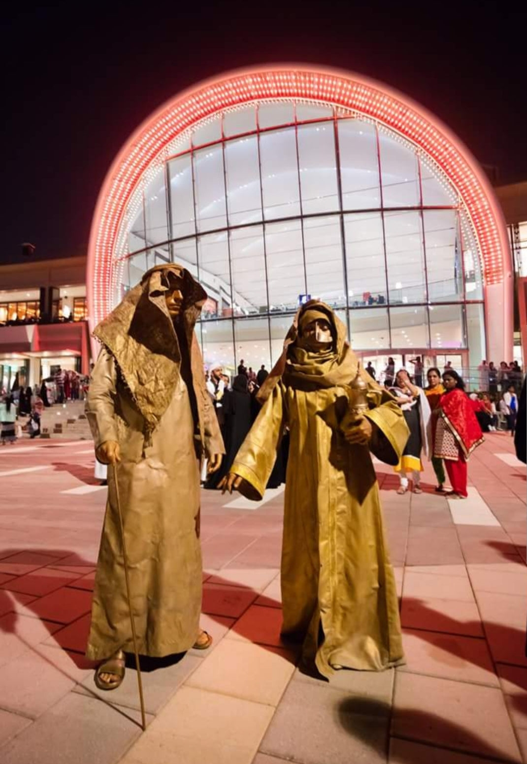 Human statue by Fidelio Arts