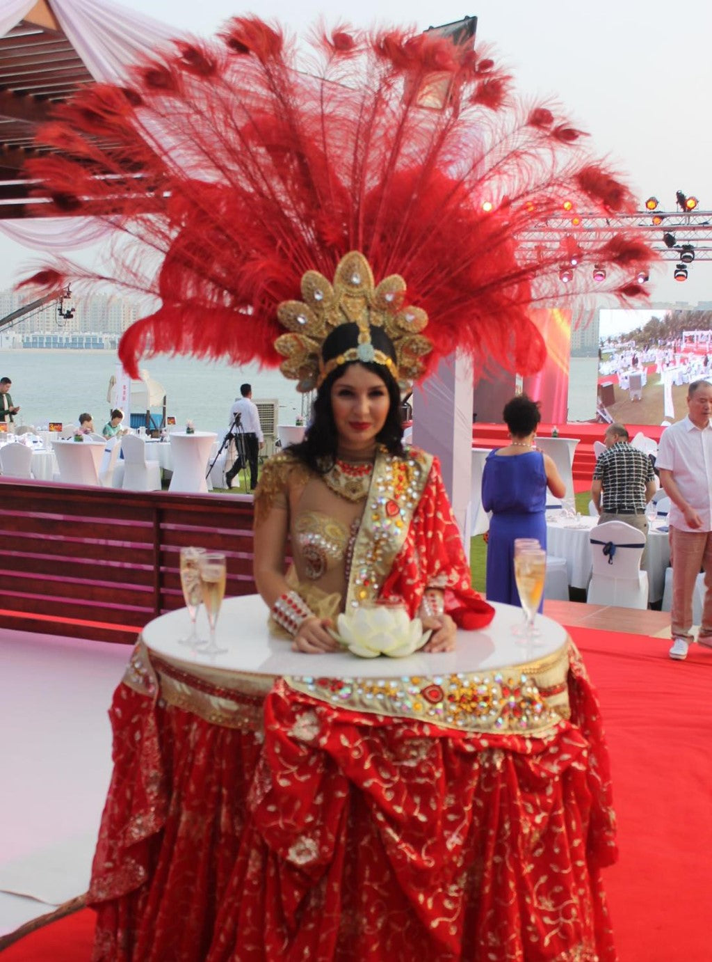 International Indian Strolling Table Lady