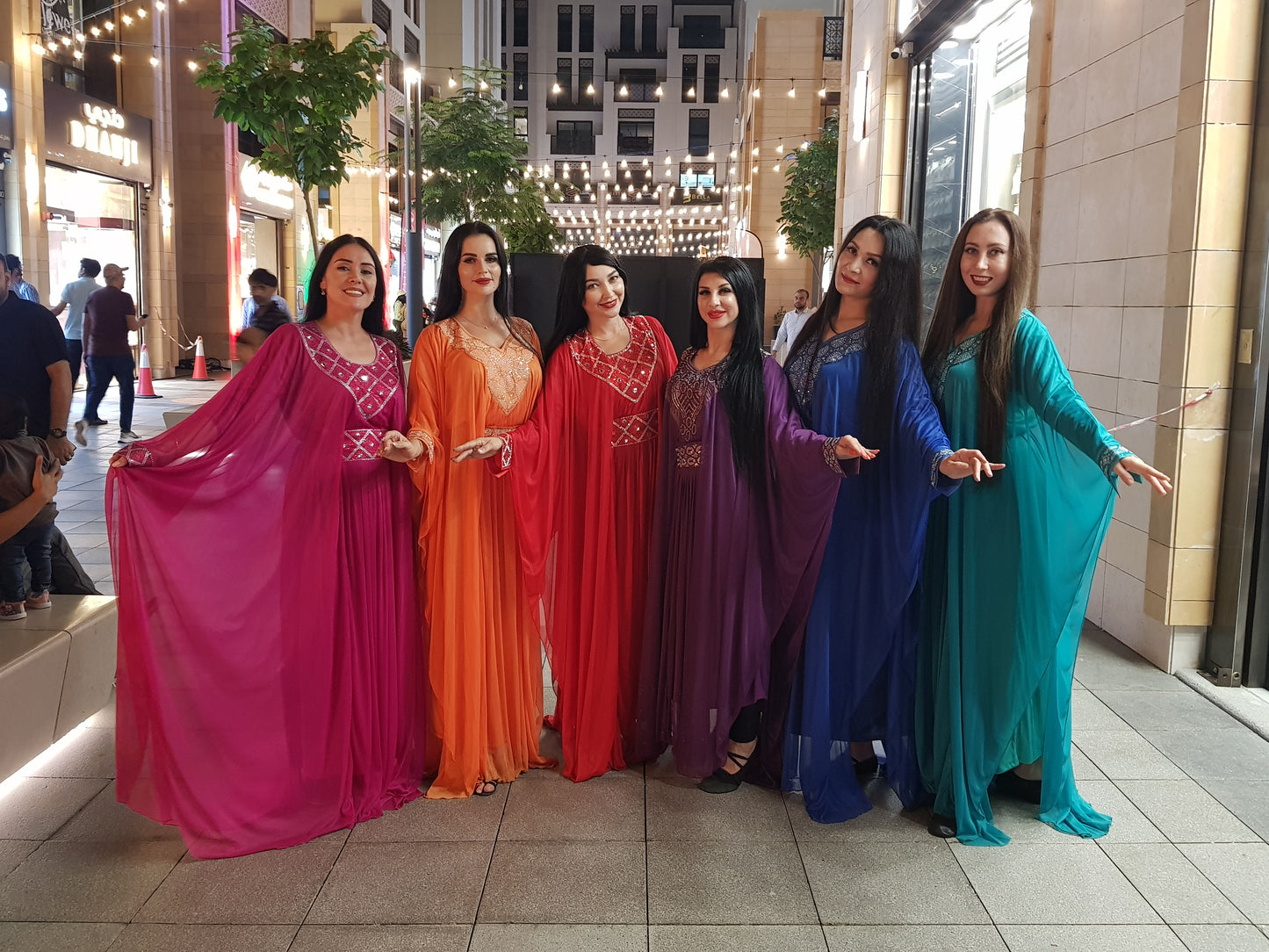 Khaleeji Dancer and hostess by Fidelio Arts