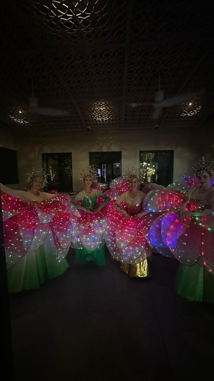 LED Rose dancers by Li costa