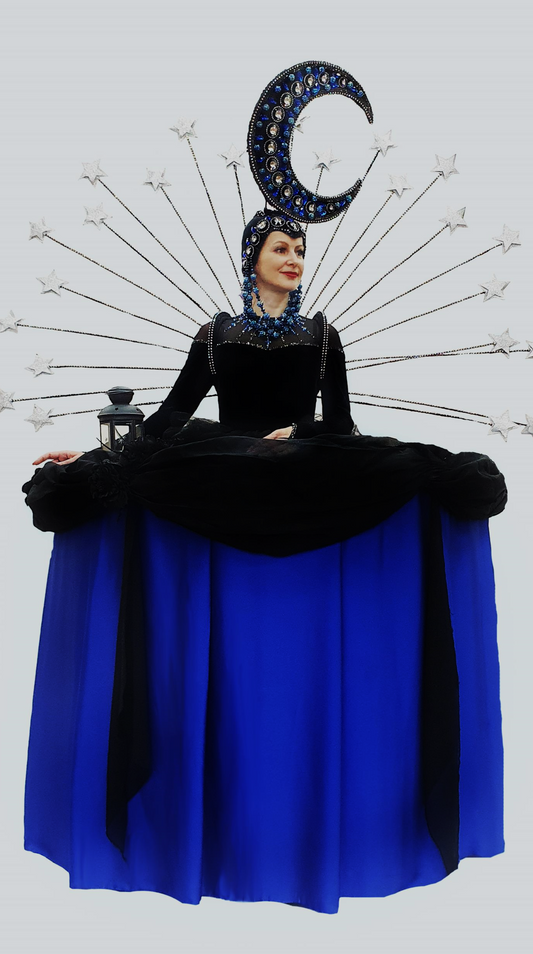 Black and Blue Moon Strolling Table Ladies