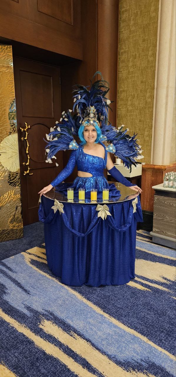 Blue Strolling Table Lady