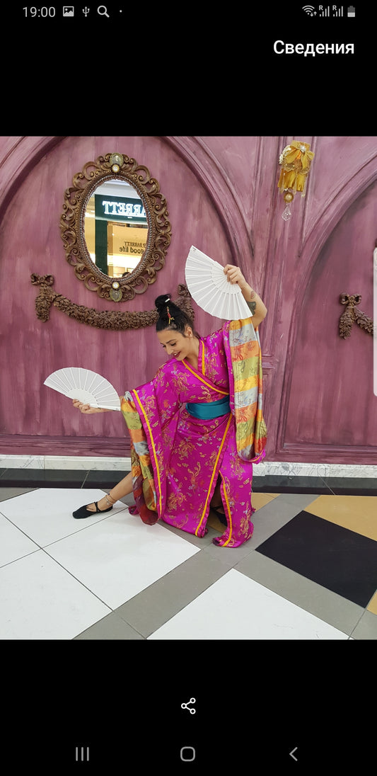 Chinese Dancers by Fidelio Arts