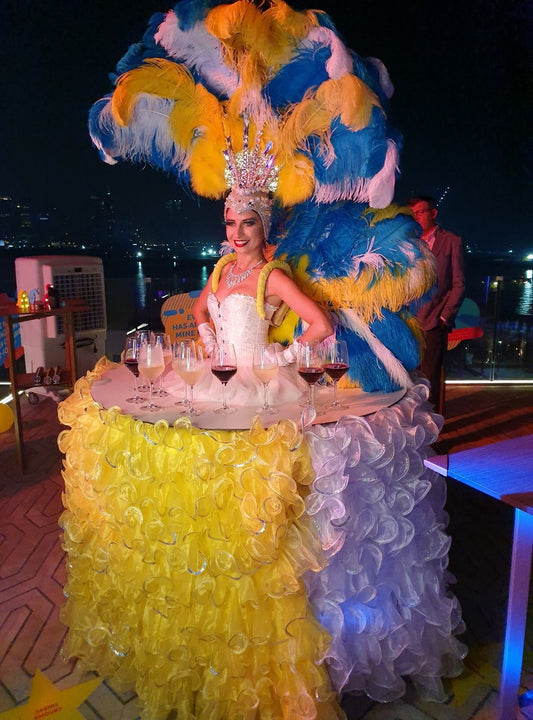Feather Strolling Table Ladies