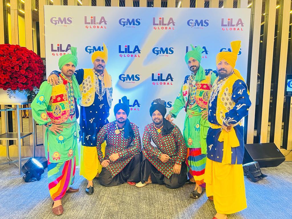 Punjabi dhol players by Sam