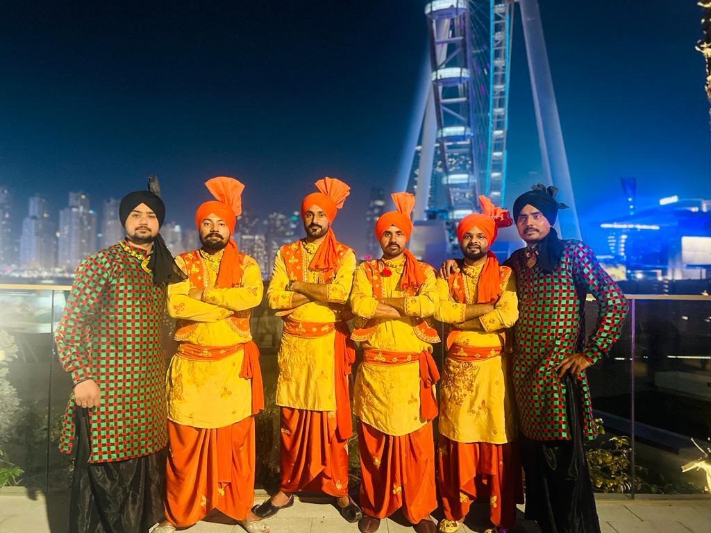 Punjabi dhol players by Sam