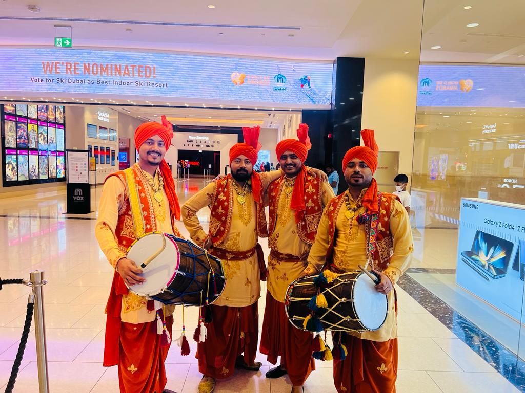 Punjabi dhol players by Sam