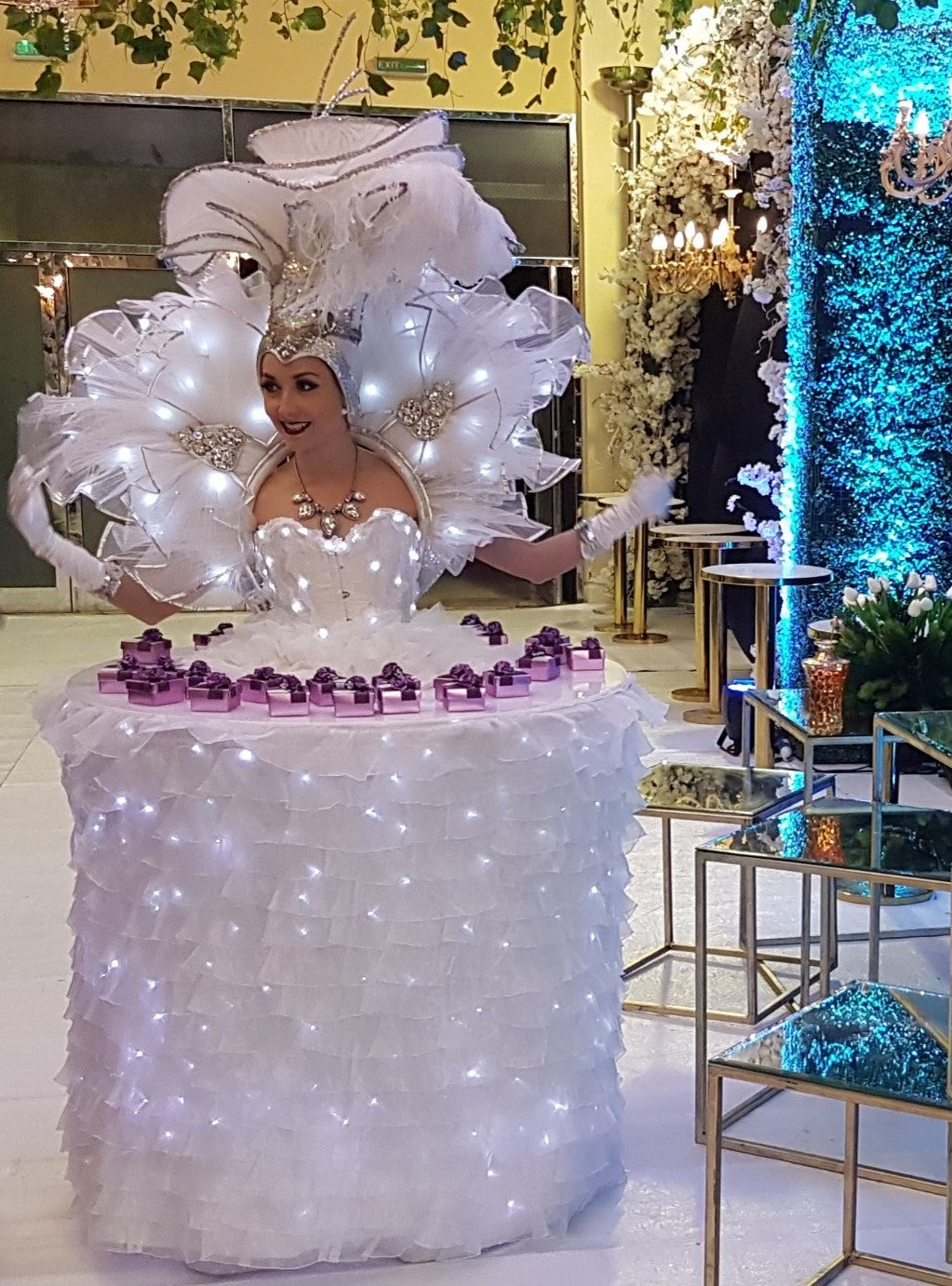 LED White Strolling Table Ladies