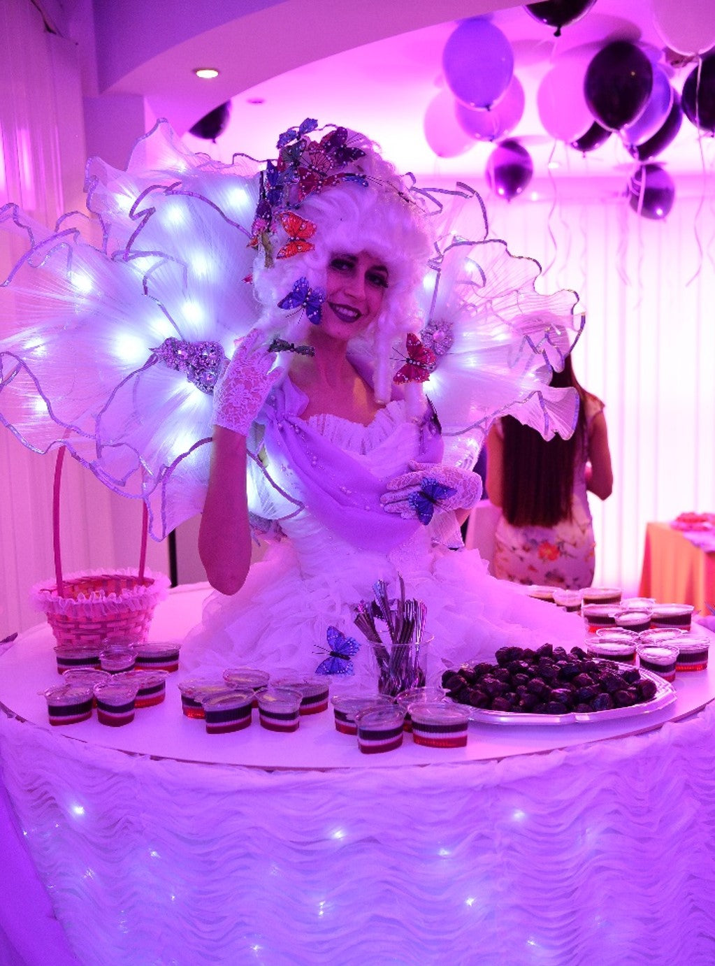 LED White Strolling Table Ladies