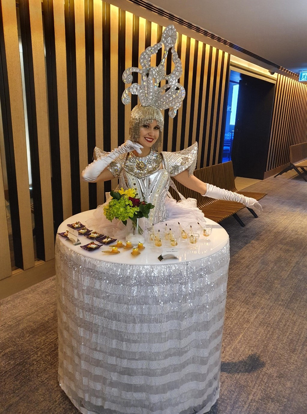 LED White Strolling Table Ladies