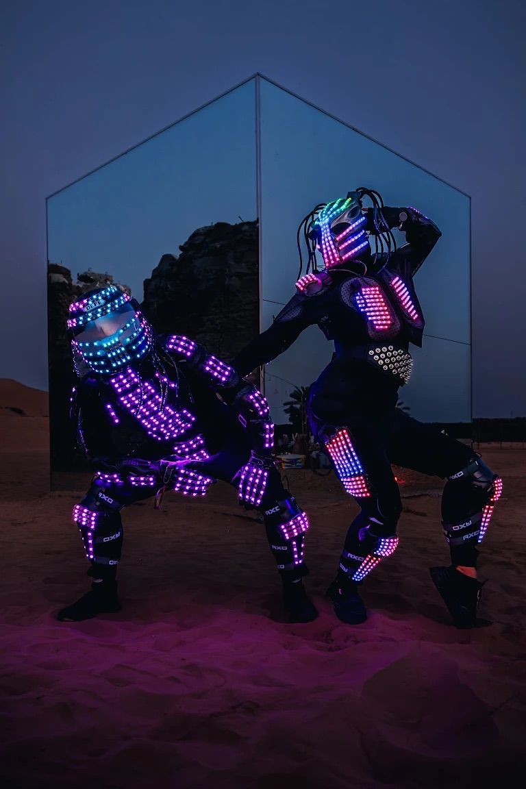 LED dancers show by Li costa