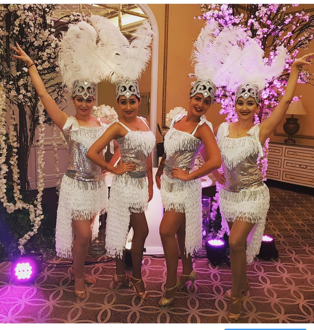 Latino dancers by Fidelio Arts