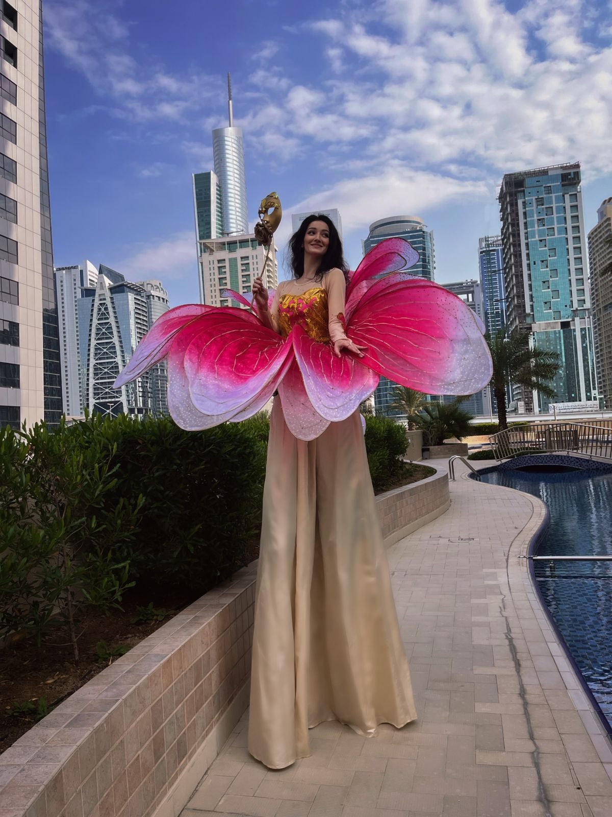 Masquarade Stilt Walker Lady