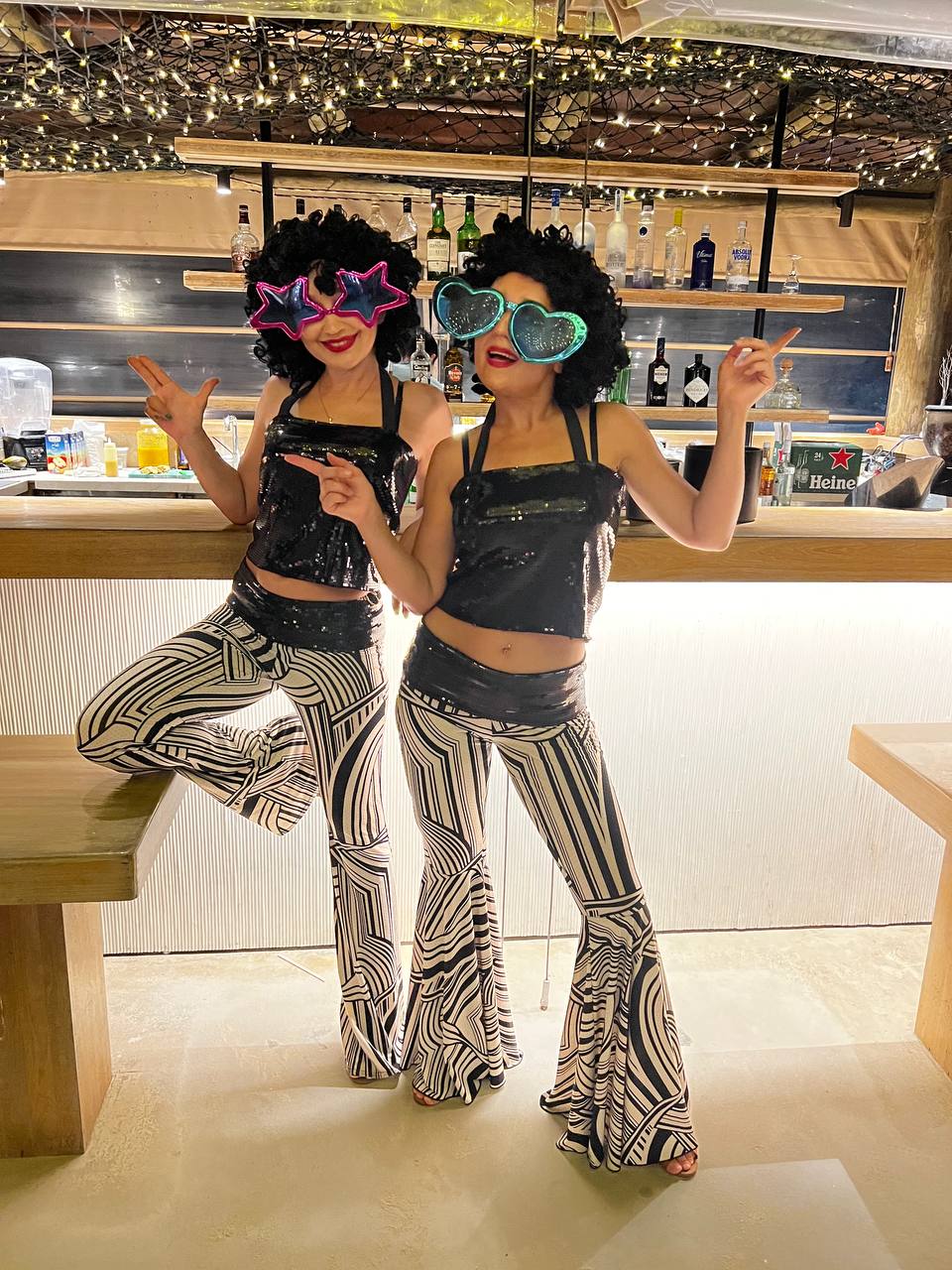 Retro dancers by Fidelio Arts